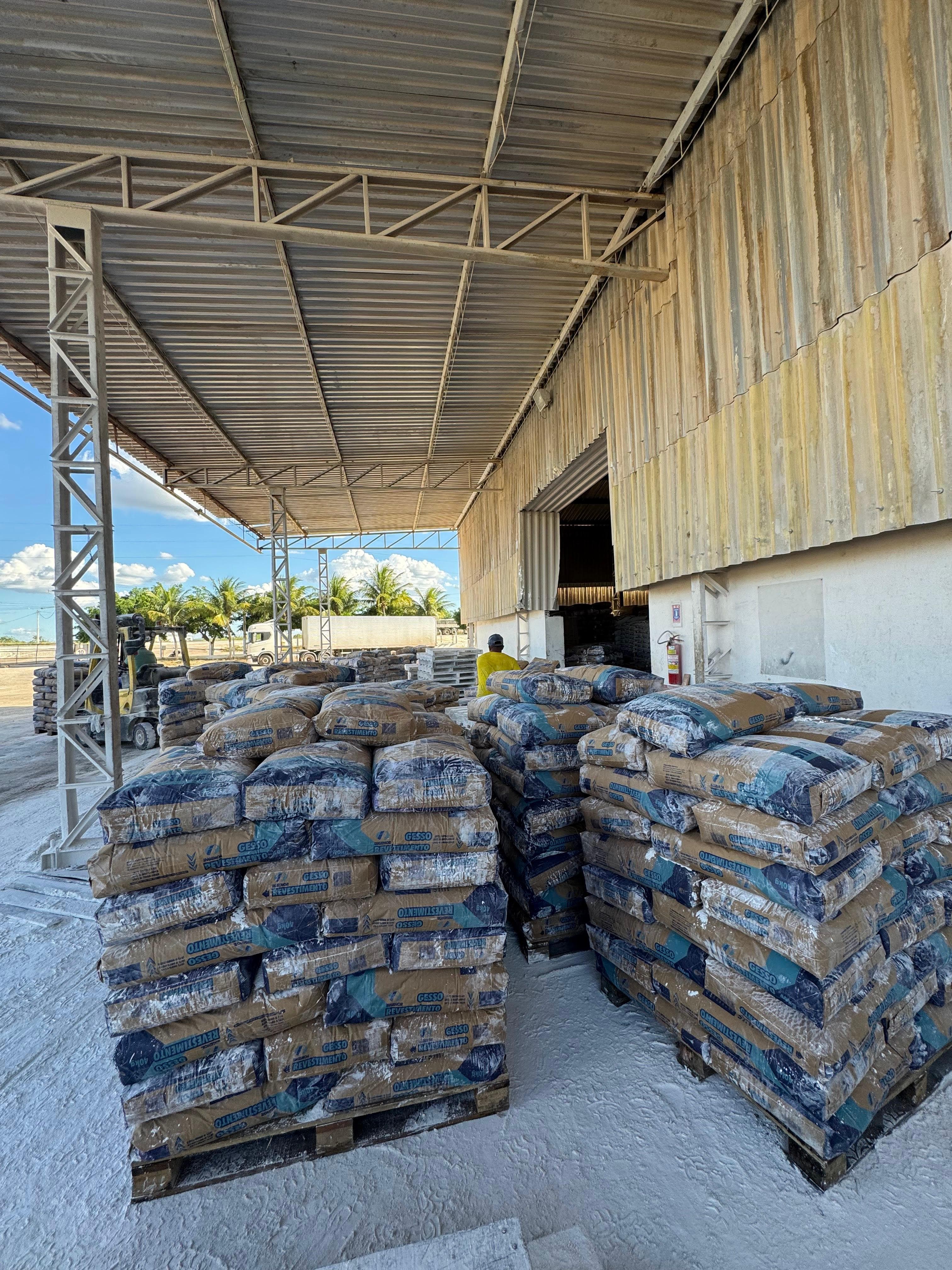 Expedição com pallets organizados na INGENOR